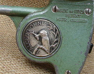 ALCEDO Omnia - con medaglia e gambo piede dritto - vecchio mulinello italiano prodotto a Torino