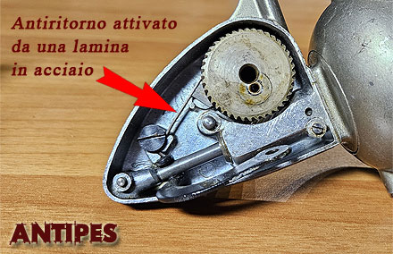 Pelican 100 - prime versioni - dettagli dell'antiritorno